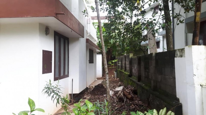 10-cents-prime-property-18-lakh-old-house-at-pattom-big-6